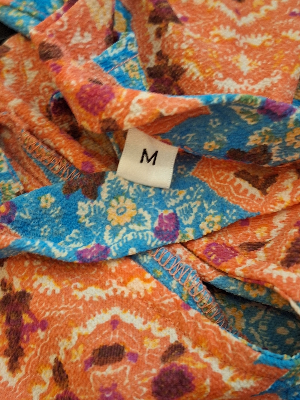 🔥🔥CLEARANCE Sleeveless Coral and Blue Printed Shift Dress with V-Notch. Medium - Picture 6 of 7